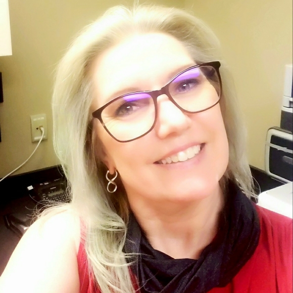 Meet your Posher, Maxine - Picture 2 of 3